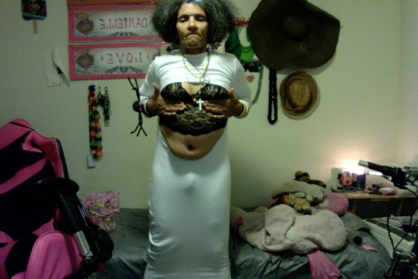 HOT & SEXY ERICA AT HOME IN HER BEDROOM 