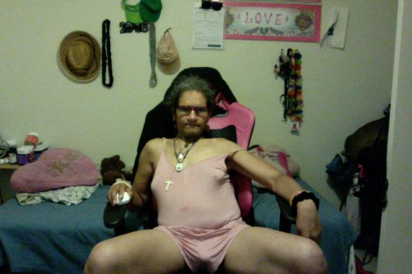 ERICAsNEWHOTSEXYLOOK48