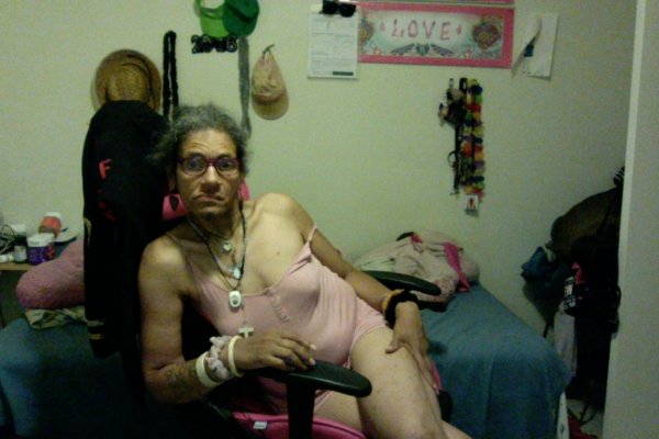 ERICAsNEWHOTSEXYLOOK49