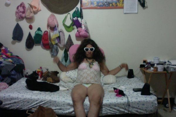 TRANSSEXYMOMMYINHERROOM1