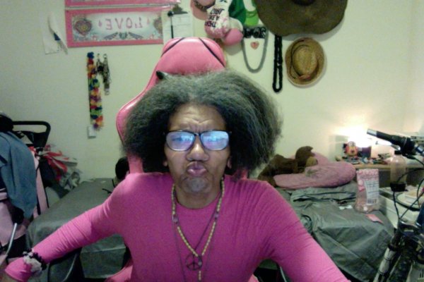 SEXYERICAATHOMEINHERROOM1