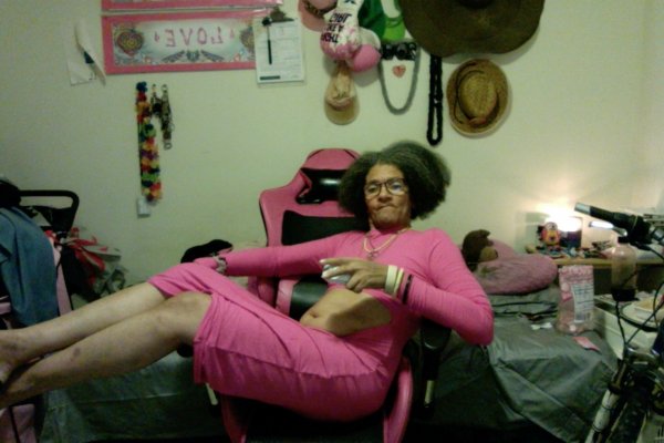 SEXYERICAATHOMEINHERROOM6