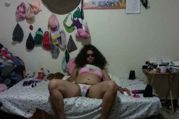 TRANSSEXYMOMMYINHERROOM18jpg