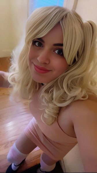 A blonde & friendly gurl 